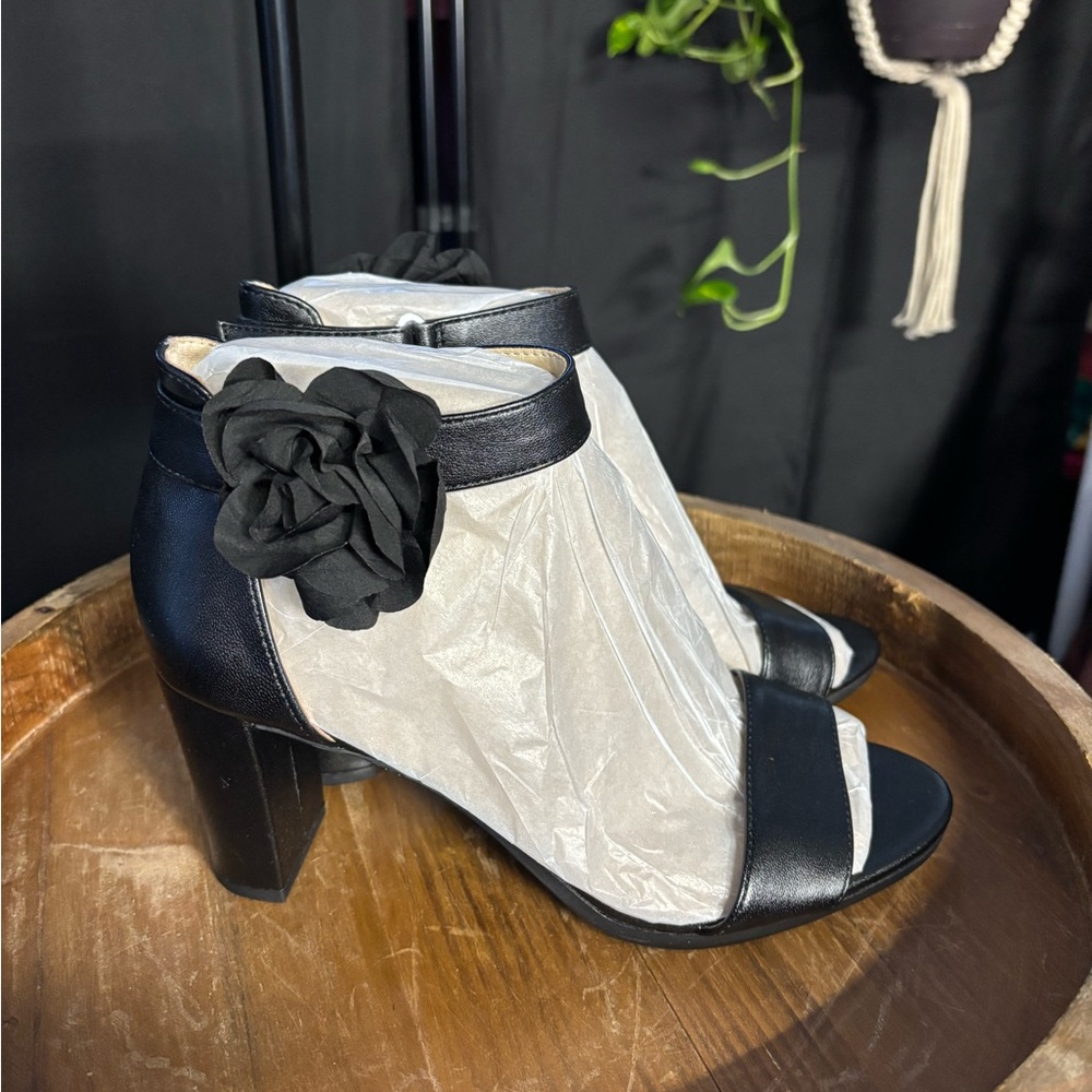 Life Stride Black and White Floral Accent Open-Toe Block Heels